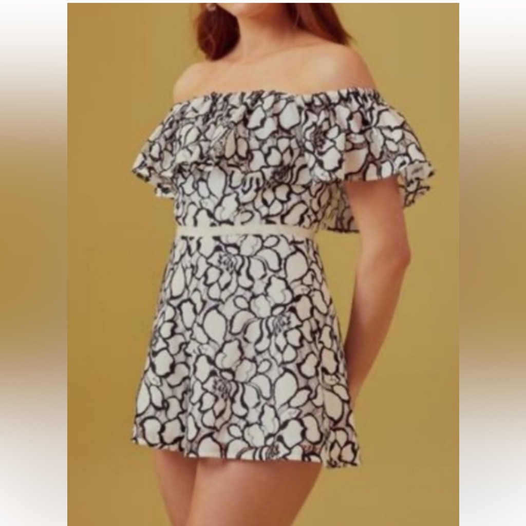 Keepsake The Label White & Black Floral Lace Off-The-Shoulder Romper Size Large